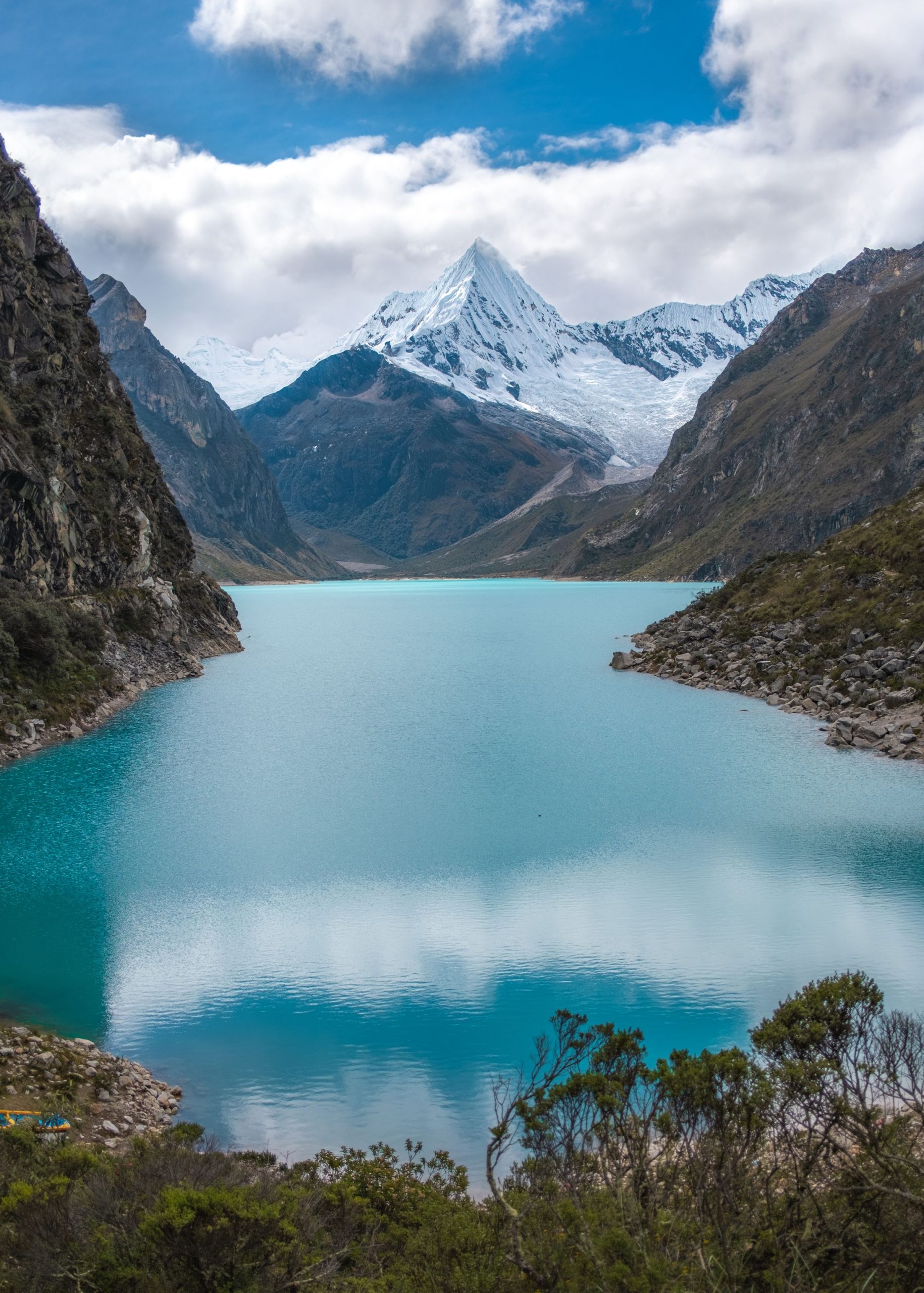 Laguna Parón y nevado Pirámide, en Caraz