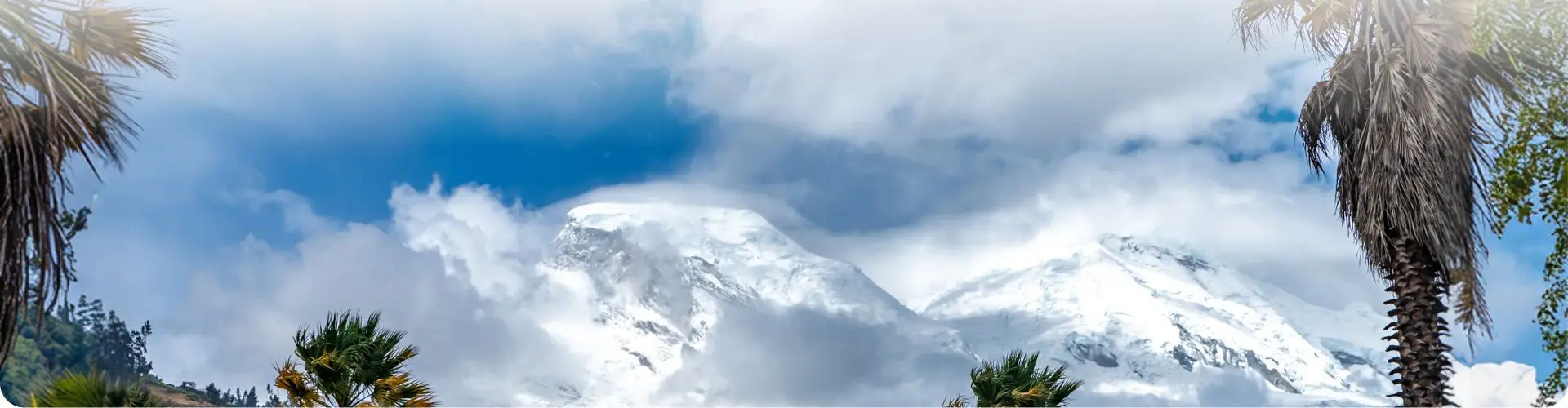 Nevado Huascarán entre palmeras, en el Callejón de Huaylas
